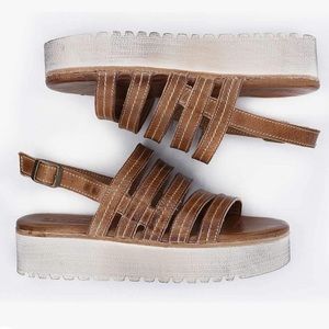 Bedstu Ensley Leather Platform Sandal